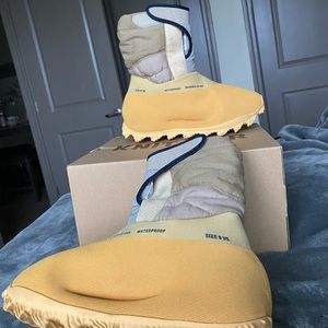 YEEZY Knit Runner Boots